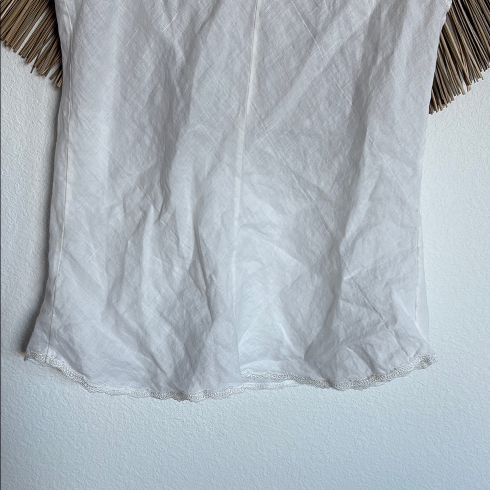 Sleek White Sleeveless Fitted Tank Top - Picture 7 of 11